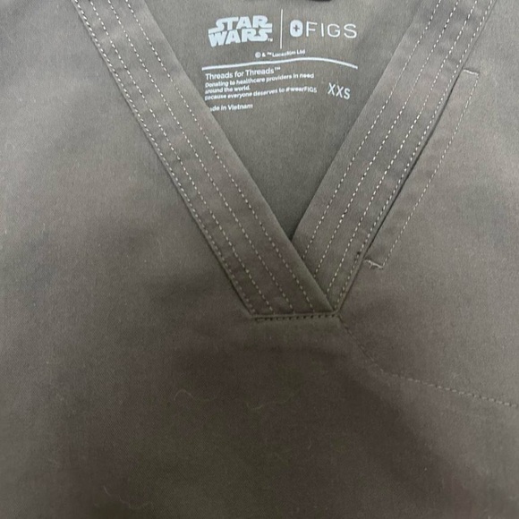🌟 Figs x Star Wars Limited Edition Grey Scrub Top ! 🌟 - Picture 3 of 7